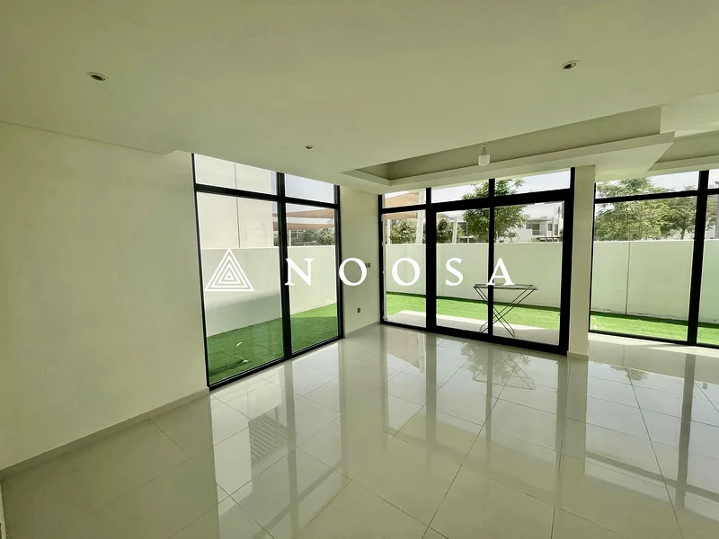V2 Type | Park View backing | Largest Plot64003014065537112