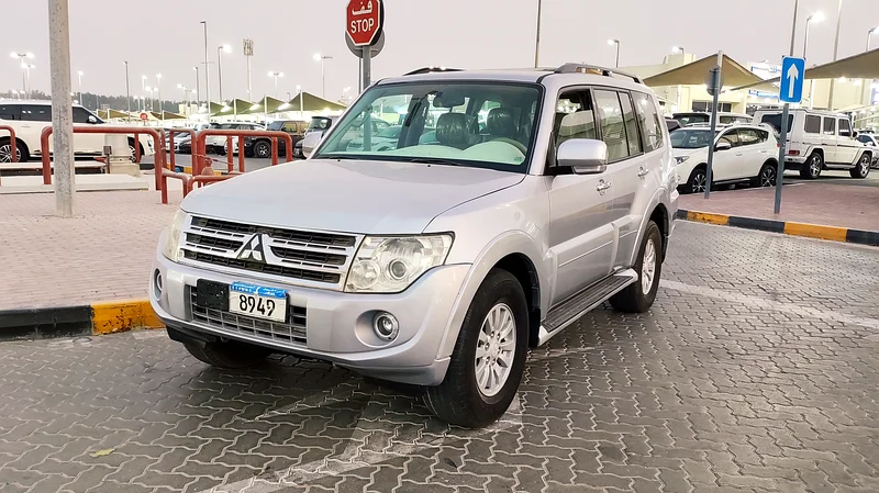 MITSUBISHI PAJERO 2012 GCC FULL OPTION WITH SUNROOF LEATHER CROSS CONTROL SYSTEM VERY CLEAN CAR63482188095619114