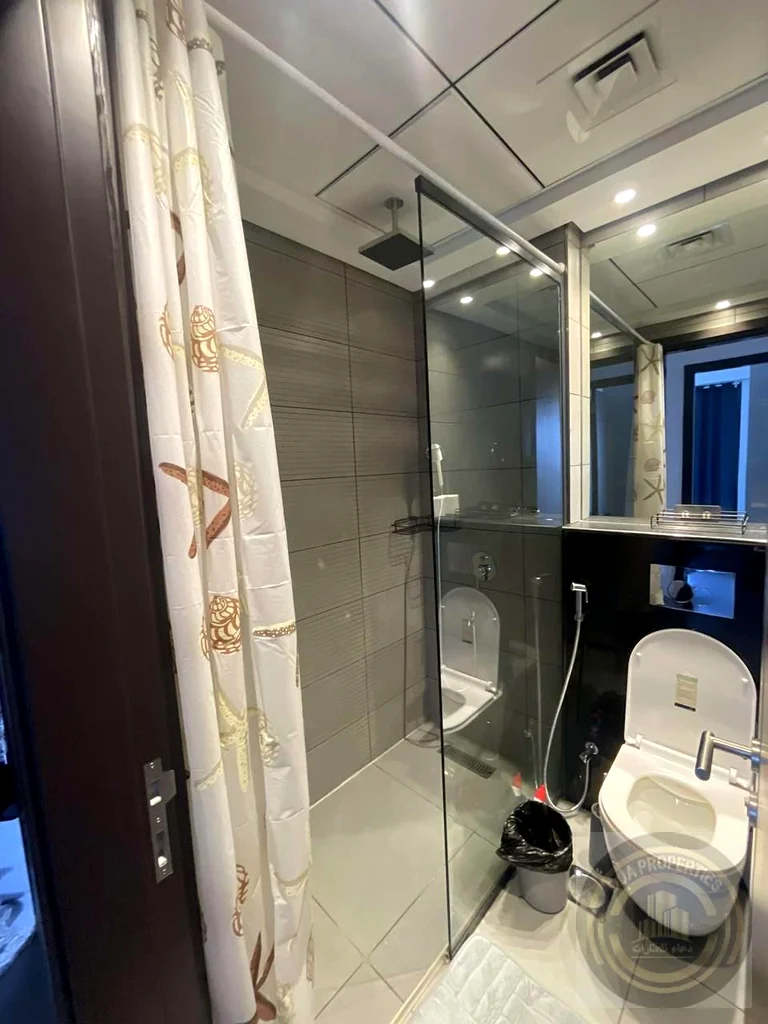 شقة مكونة من غرفتي نوم حديثة للإيجار في رايجل، جي في سي | 125,000 درهم63778669660034112