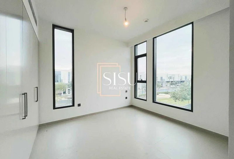 Vacant | Facing Amenities | Pool Facing63931115268353112