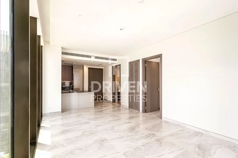 جديد بالكامل | إطلالة جزئية على برج خليفة | شاغر63792015927811113