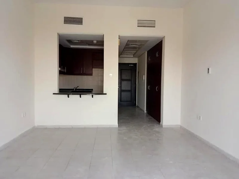 ستوديو واسع بالقرب من المترو 44 ألف درهم63807792691969111