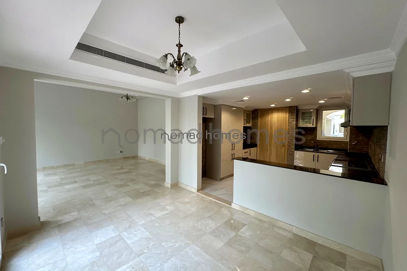 LAKE BACKING | FULLY UPGRADED | HIGH-END | VACANT63729126896386110