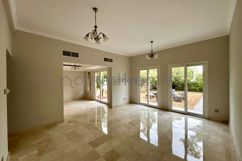 LAKE BACKING | FULLY UPGRADED | HIGH-END | VACANT63729126896386113
