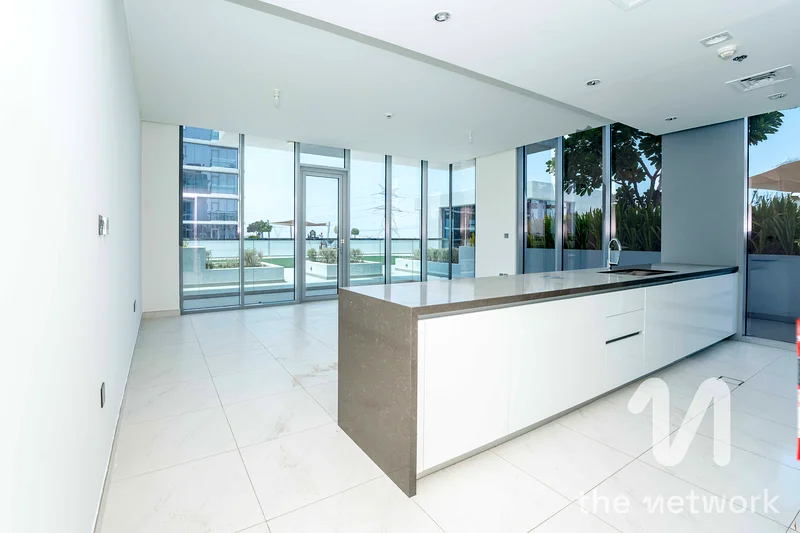 Large Layout | Skyline Views | Full Privacy63750356350082112