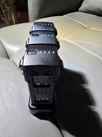 DJI MAVIC 3 SERIES BATTERIES AND CHARGING HUB
