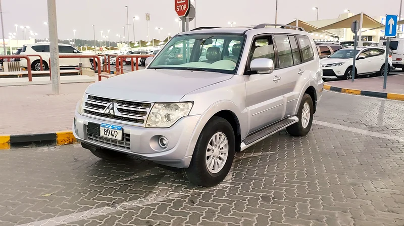 MITSUBISHI PAJERO 2012 GCC FULL OPTION WITH SUNROOF LEATHER CROSS CONTROL SYSTEM VERY CLEAN CAR63482188095619112