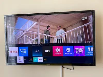 Samsung Brand new HD Smart TV with Wall Mount
