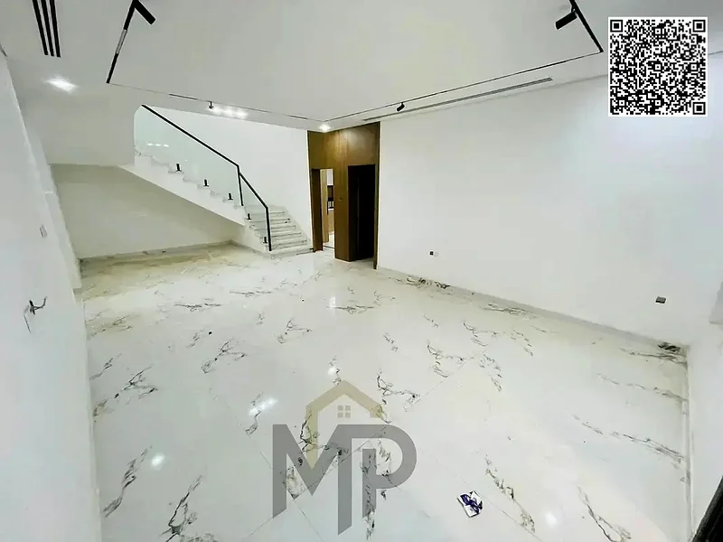 For sale, a corner villa in Al Helio 2 - Ajman, directly from the owner, in a prime location and excellent space. Registration fees included.63899337136002114