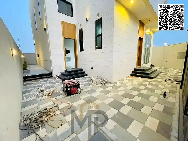 For sale, a corner villa in Al Helio 2 - Ajman, directly from the owner, in a prime location and excellent space. Registration fees included.63899337136002112