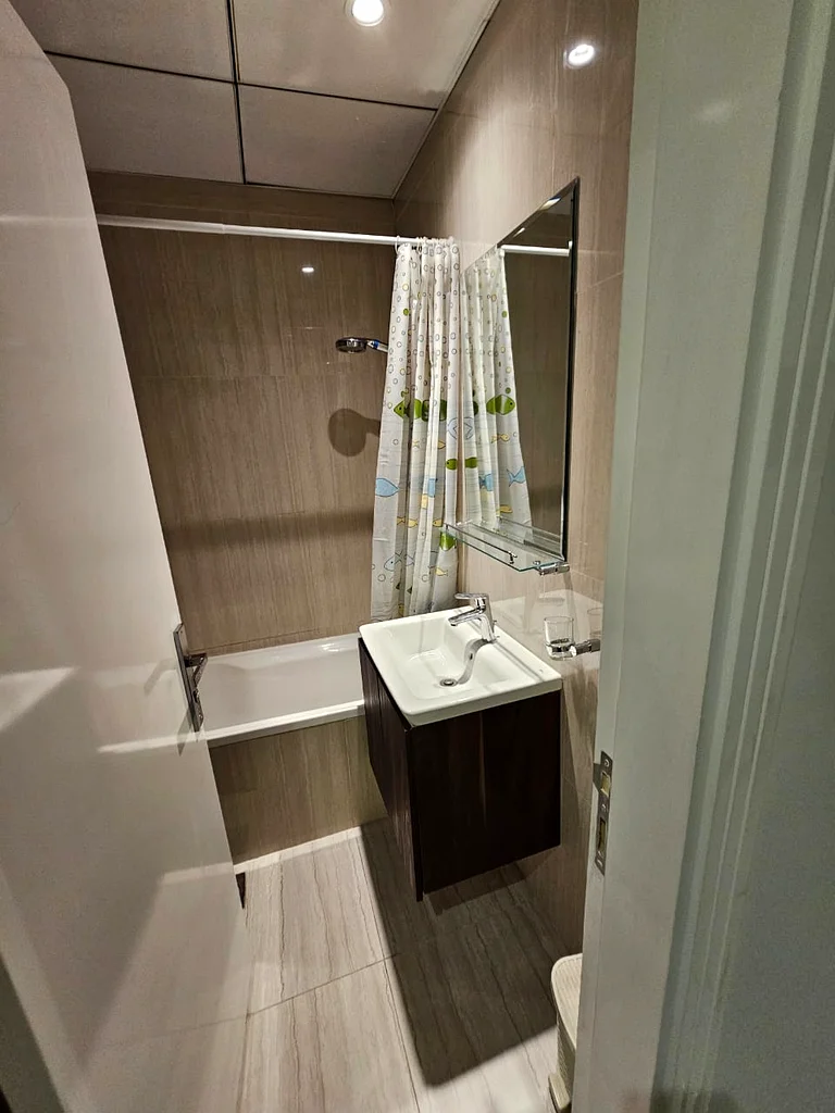 FULLY FURNISHED | VACANT | SPACIOUS LAYOUT63778351223937114