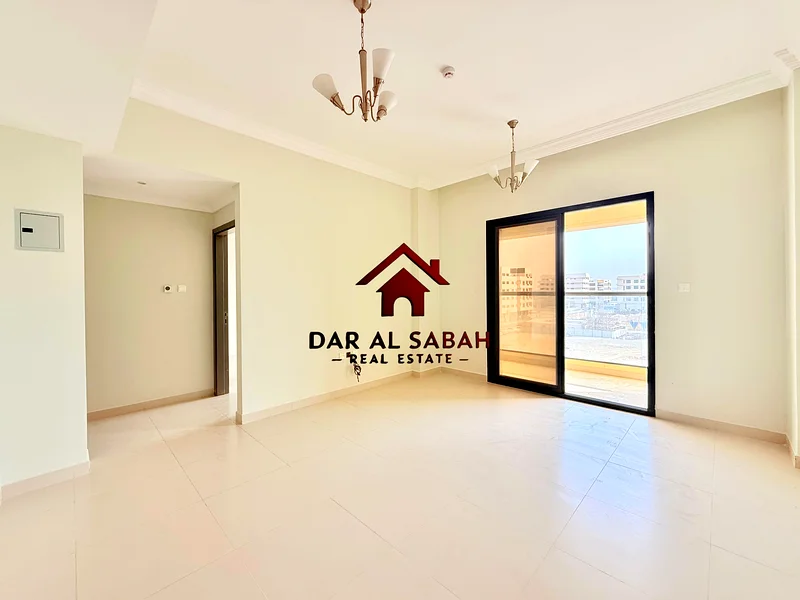 شقة كبيرة جدًا | غرفة ماستر وحمامان | شرفة كبيرة وإطلالة مفتوحة!63706051785601111