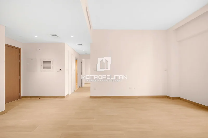 مناظر هادئة | تشطيبات فاخرة | نمط حياة على الشارع المائي64024508471426114