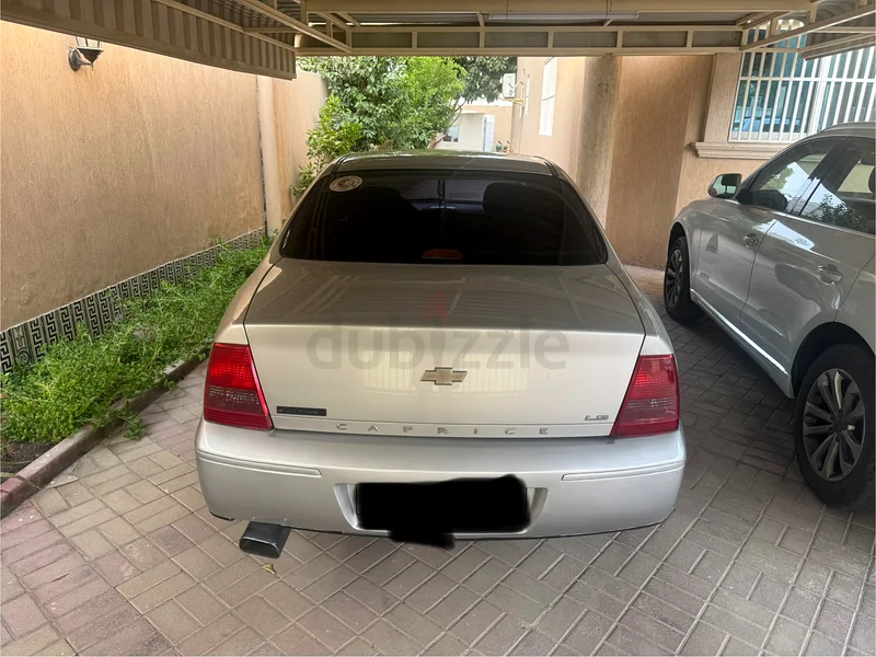 للبيع: شيفروليه كابريس LS 2006 - حالة ممتازة!63489451971457111