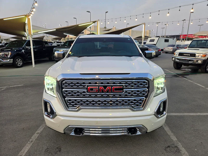 GMC Sierra Denali 2021 GCC, no accidents, original paint, under warranty and service contract63490631152387111