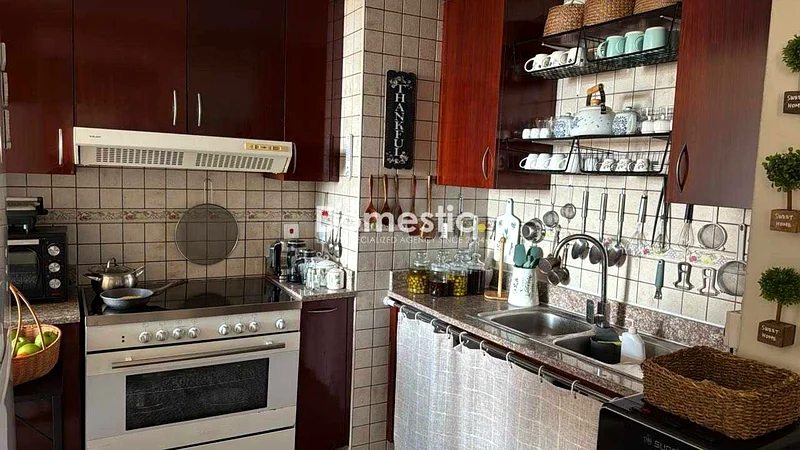 شاغرة في سبتمبر | واسعة | إطلالة على الشارع63982447739395112