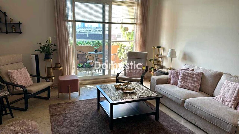 شاغرة في سبتمبر | واسعة | إطلالة على الشارع63982447739395110