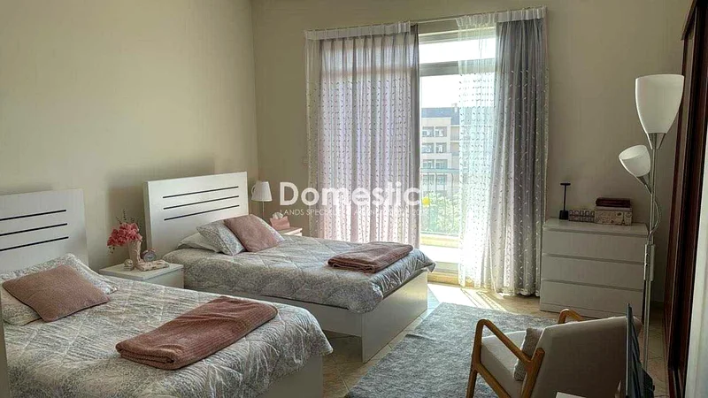 شاغرة في سبتمبر | واسعة | إطلالة على الشارع63982447739395111