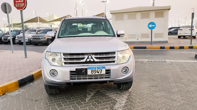 MITSUBISHI PAJERO 2012 GCC FULL OPTION WITH SUNROOF LEATHER CROSS CONTROL SYSTEM VERY CLEAN CAR63482188095619111