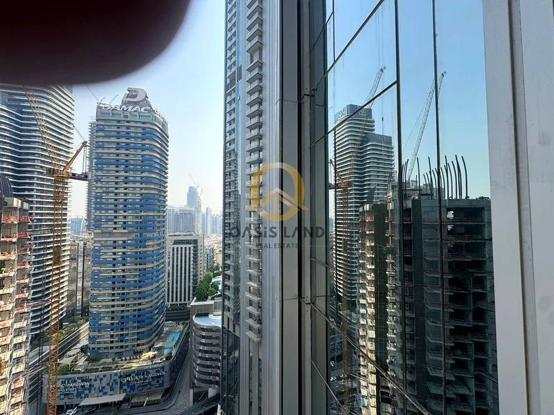 Modern Simplicity | Minimal Elegance in a High-Rise Setting63773052817795110