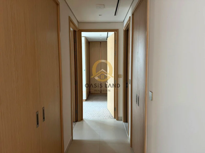 Modern Simplicity | Minimal Elegance in a High-Rise Setting63773052817795113