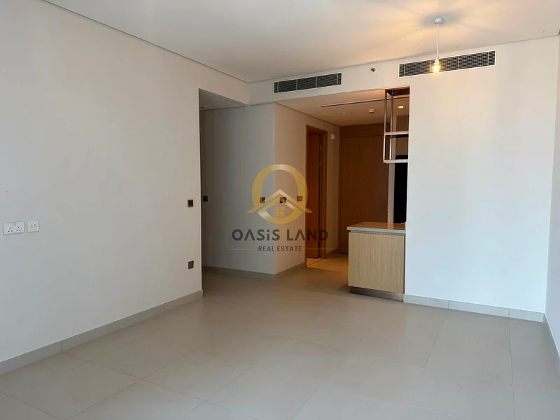 Modern Simplicity | Minimal Elegance in a High-Rise Setting63773052817795111