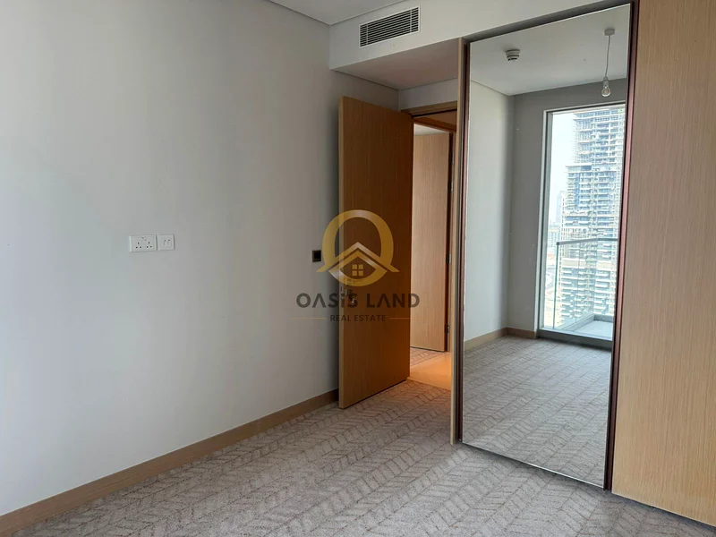 Modern Simplicity | Minimal Elegance in a High-Rise Setting63773052817795112