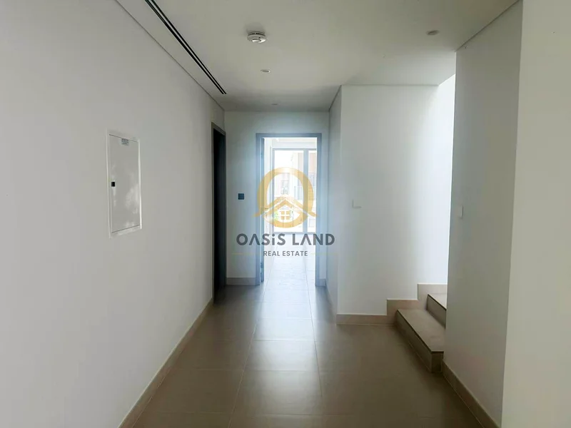 فيلا فاخرة + غرفة خادمة | واسعة | محاطة بالمساحات الخضراء63493550301953114