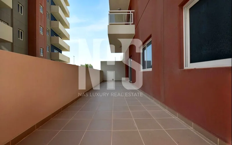 شقة مكونة من 3 غرف نوم للبيع في وسط الحرة63840017680642113
