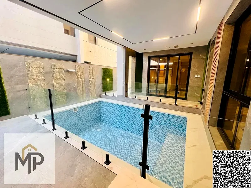 A great opportunity to own a luxury villa located in the heart of the distinguished Bahia area at an attractive price, including electricity, water an63881266022914111