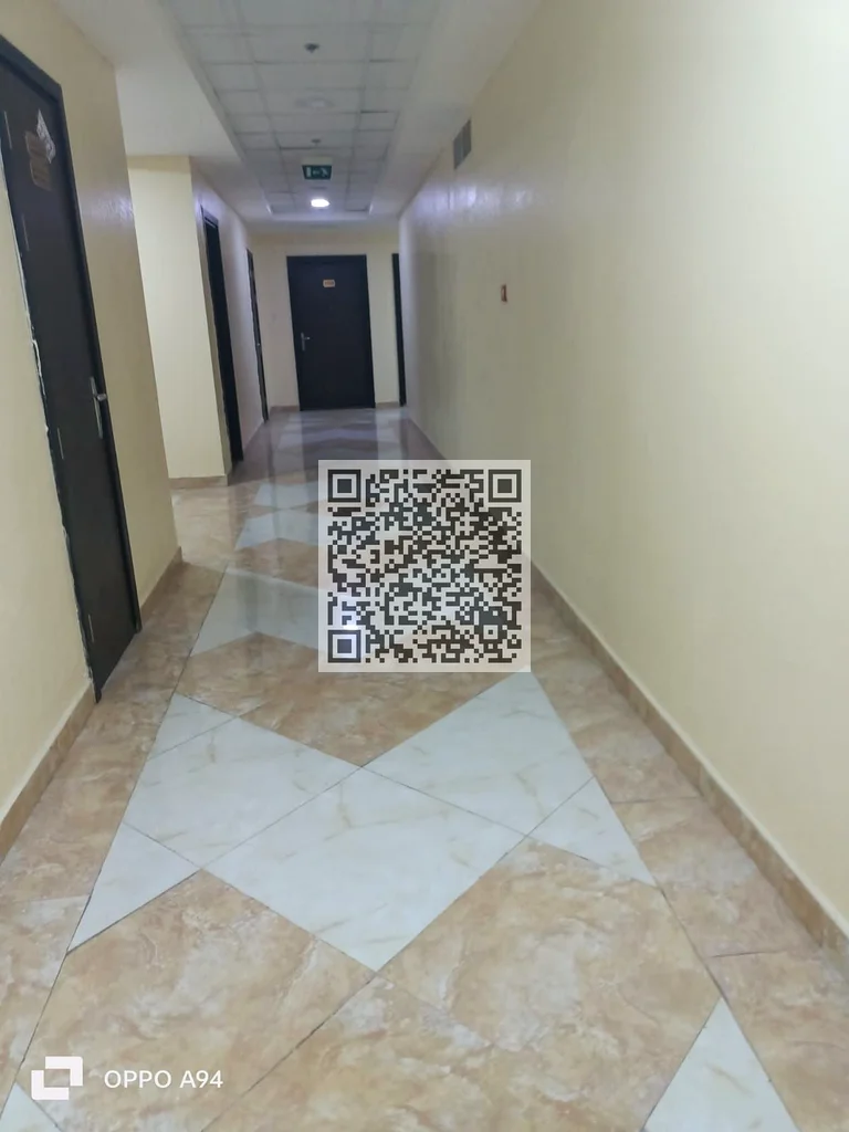 شقة واسعة مكونة من غرفتي نوم وصالة مع موقف مغطى للسيارات للإيجار في ب963715947632513113