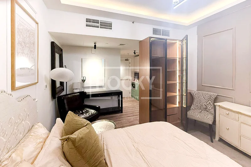 High Floor | Vacant | Lake View | Fully furnished64031693237634111