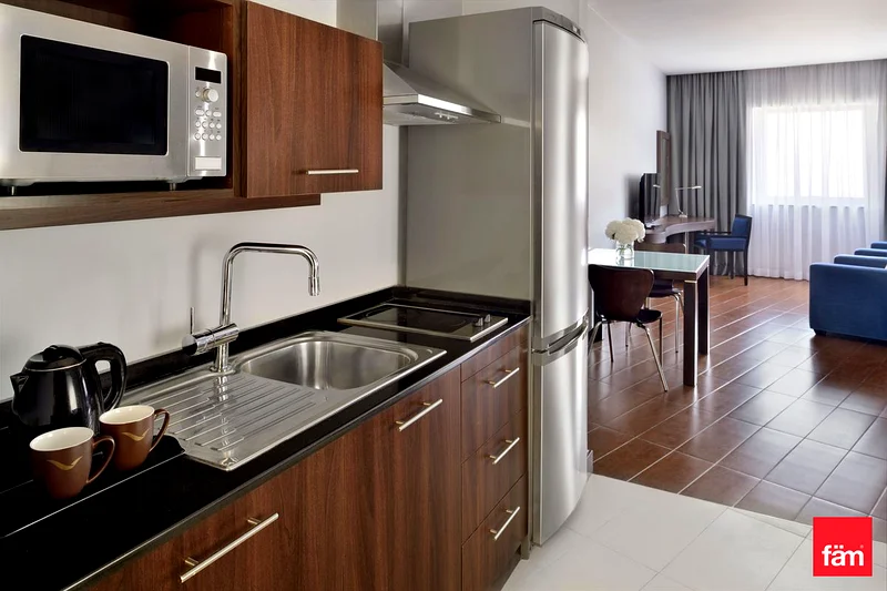 Bills Included | Yearly Contract |5 Star Amenities63654979381379111