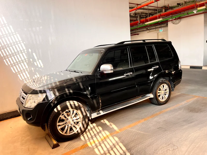 Black Mitsubishi Pajero Full Option63489196718979114