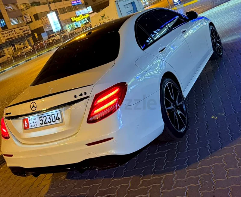 مرسيدس E43 بحالة ممتازة، وتحتوي على جميع القطع جديدة ومُستبدلة حديثًا.63488379746947111