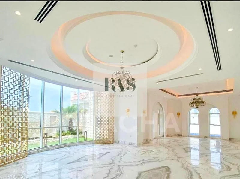 فيلا فاخرة من 6 غرف نوم بإطلالة على البحر وتصميم داخلي مخصص63914932624258110