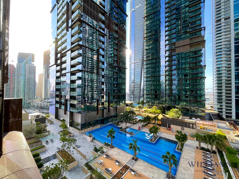 SPACIOUS CORNER UNIT | VACANT | POOL VIEW64041031217537111