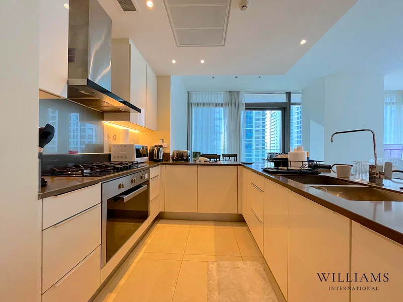 SPACIOUS CORNER UNIT | VACANT | POOL VIEW64041031217537113