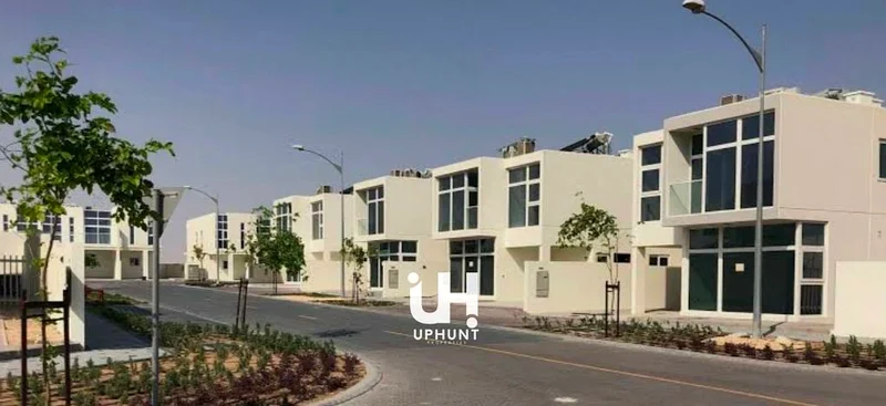 SINGLE ROW/SPECIOUS U-AB LAYOUT/INVESTOR DEAL/BELOW THE MARKET/NEAR TO AMENITIES/ONLY SERIOUS BUYER/64002526811905110