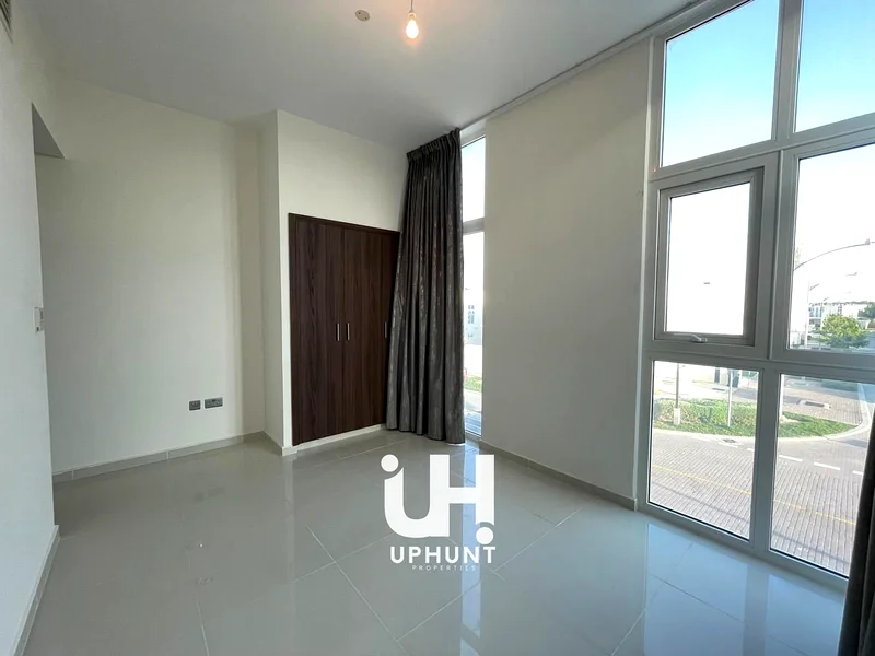 SINGLE ROW/SPECIOUS U-AB LAYOUT/INVESTOR DEAL/BELOW THE MARKET/NEAR TO AMENITIES/ONLY SERIOUS BUYER/64002526811905113