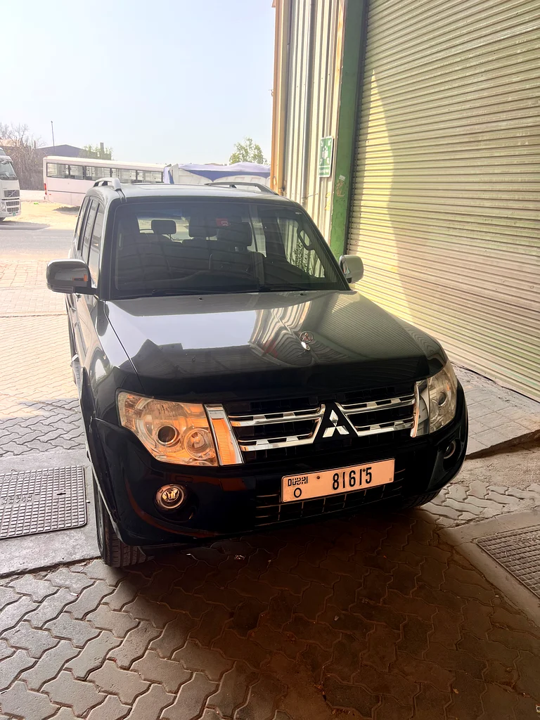 Black Mitsubishi Pajero Full Option63489196718979112