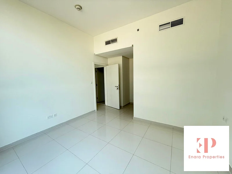 إطلالة على المسبح | خيارات متعددة | حجم أكبر | جاهز63739165878914113