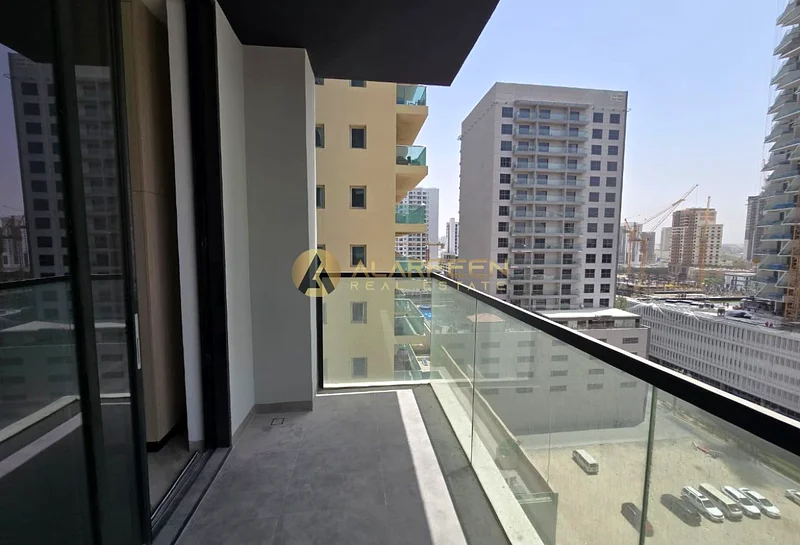 استوديو حديث للإيجار في إمباير ريزيدنس – موقع مميز63786013300610114