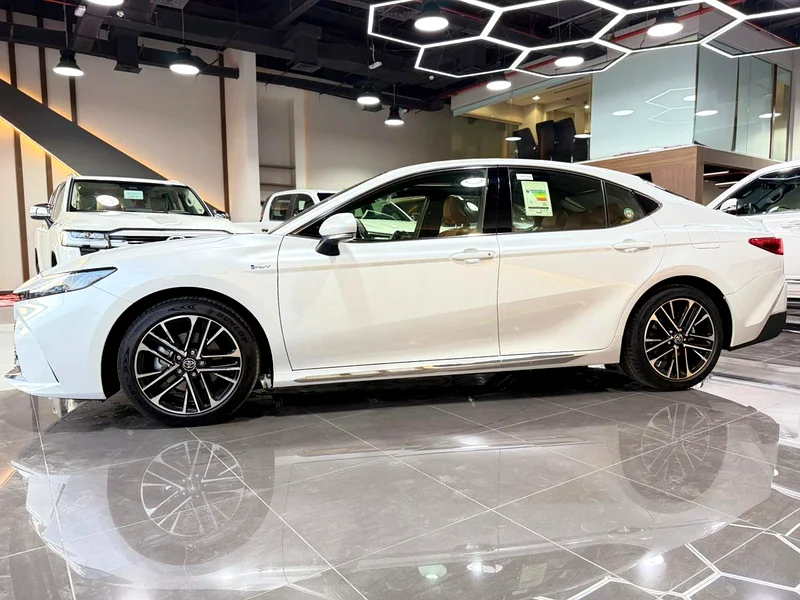 TOYOTA CAMRY 2.5L GLE HEV RADAR,LEATHER,BLINDSPOT,VENTILATION,SEATS 2025YM كامري جي ال اي 2.5 هايبرد63484601170178111