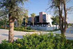 Stylish Middle Unit Townhouse in a Luxurious Quiet Community
