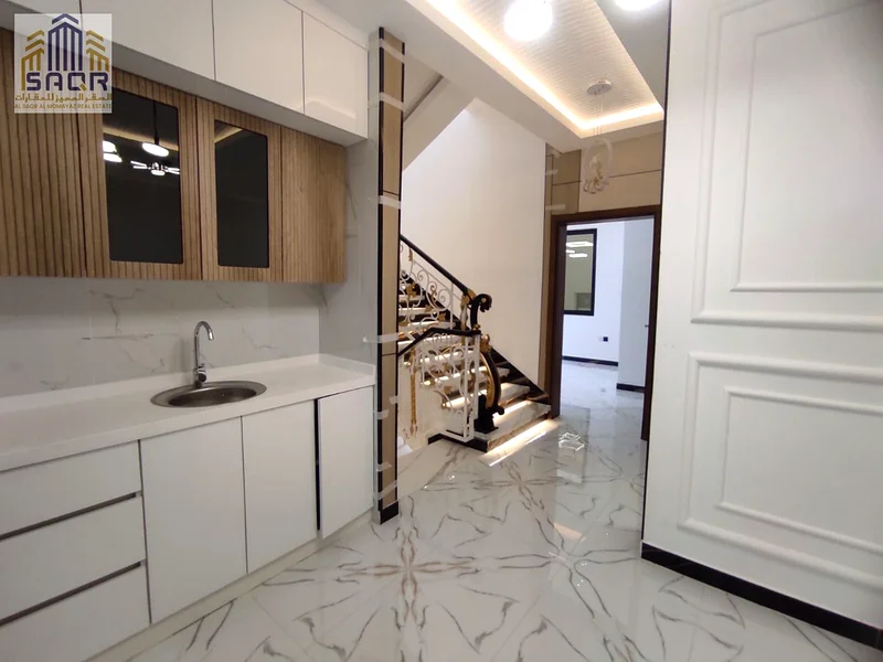 Number of characters: 78/150 Two-story villa with a roof / Corner of two streets / Freehold for life / No annual service fees63911403994498114