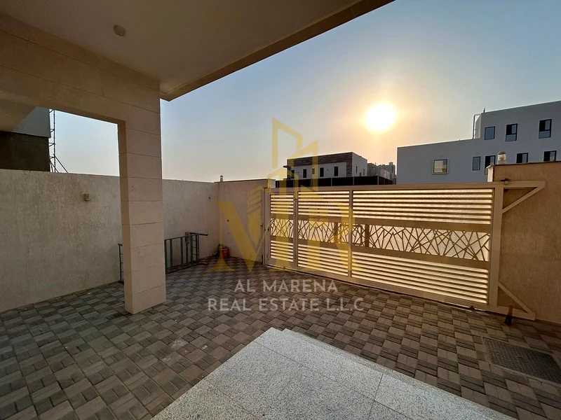 🏡 للبيع – فيلا أنيقة في الباهية – عجمان | طابقان + سطح | 5 غرف نوم رئيسية | مجلس وغرفة معيشة | قطعة أرض 3,014 قدم مربع | 1,650,000 درهم63881373537921114