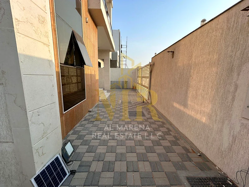 🏡 للبيع – فيلا أنيقة في الباهية – عجمان | طابقان + سطح | 5 غرف نوم رئيسية | مجلس وغرفة معيشة | قطعة أرض 3,014 قدم مربع | 1,650,000 درهم63881373537921113