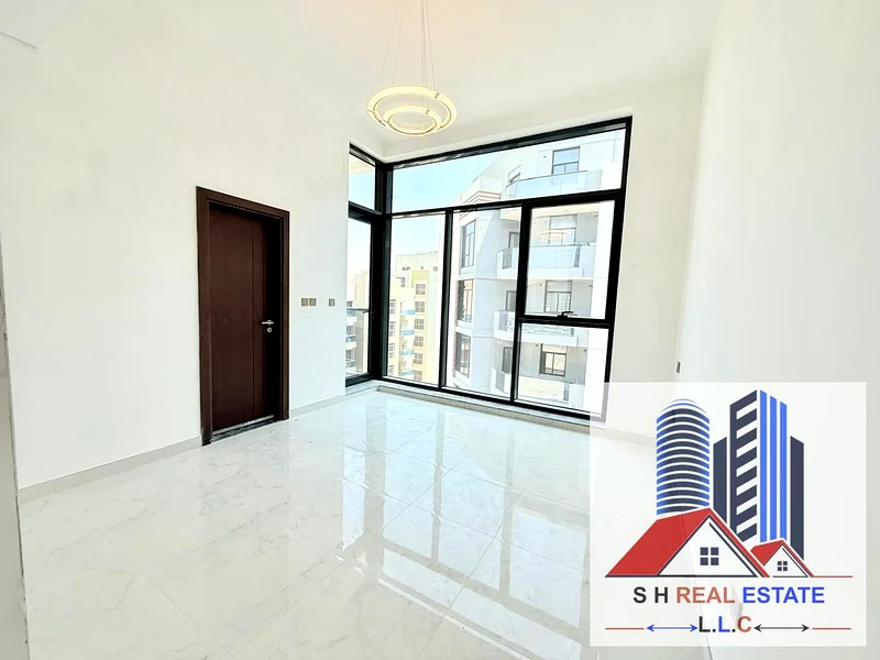 شقة جديدة بالكامل وواسعة جدًا مكونة من ثلاث غرف نوم مع غرفة خادمة بسعر 110 ألف فقط63730241839489112