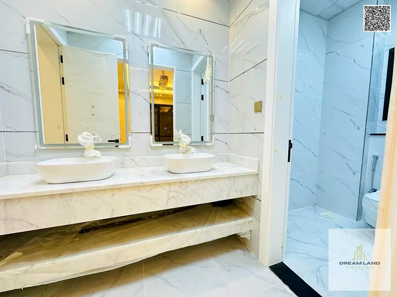 For sale, a corner villa, including registration fees, stone facade, two floors and a roof, with the possibility of easy bank financing. Freehold for63899766569985114